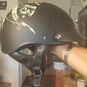 Men's Large skull helmet ~ NWT